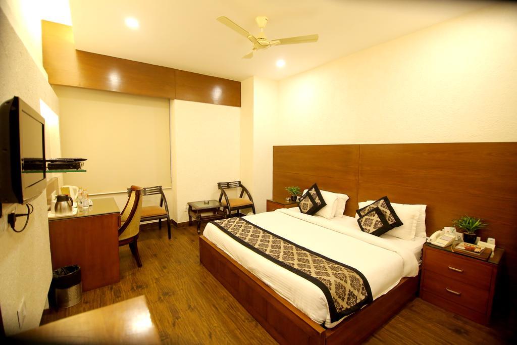 Chirag Residency Hotel Nova Deli Exterior foto