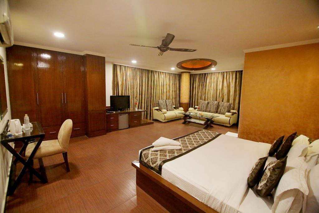 Chirag Residency Hotel Nova Deli Exterior foto