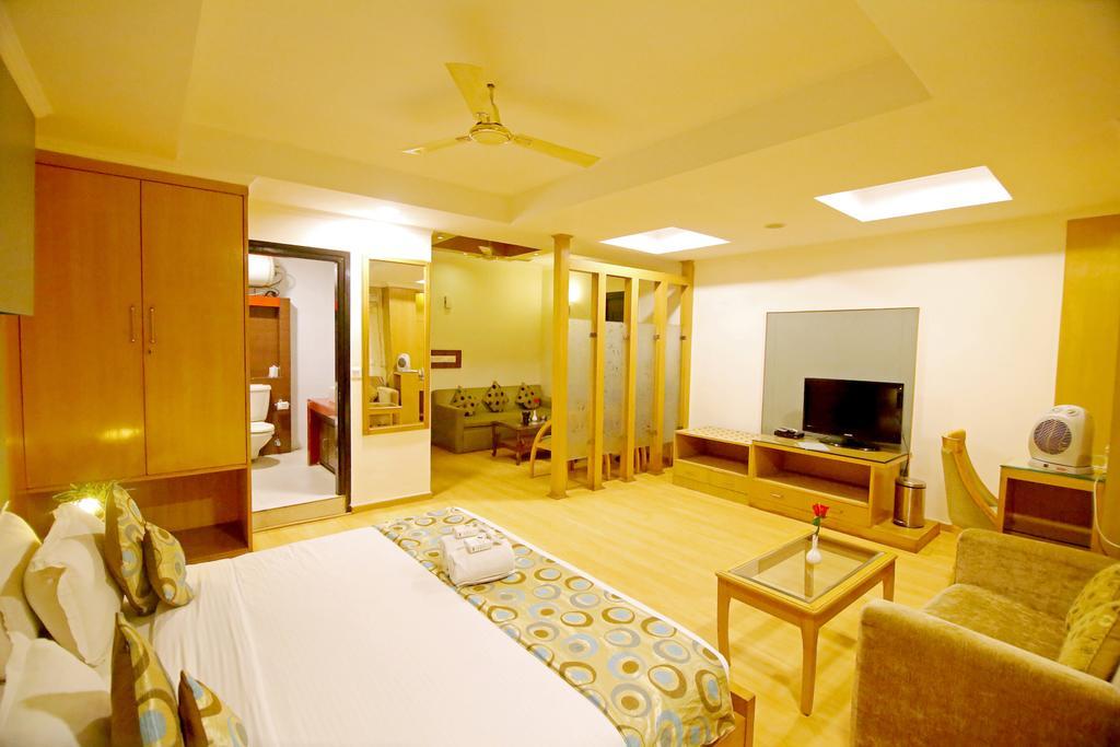 Chirag Residency Hotel Nova Deli Exterior foto