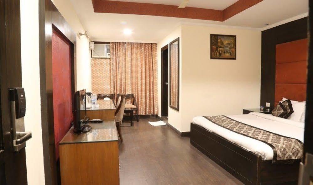 Chirag Residency Hotel Nova Deli Exterior foto